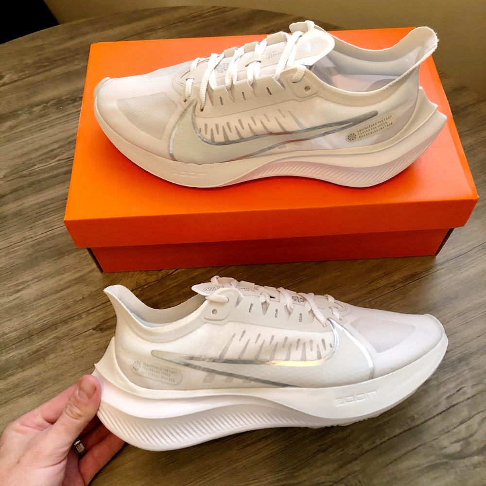 NEW - Nike women’s zoom gravity